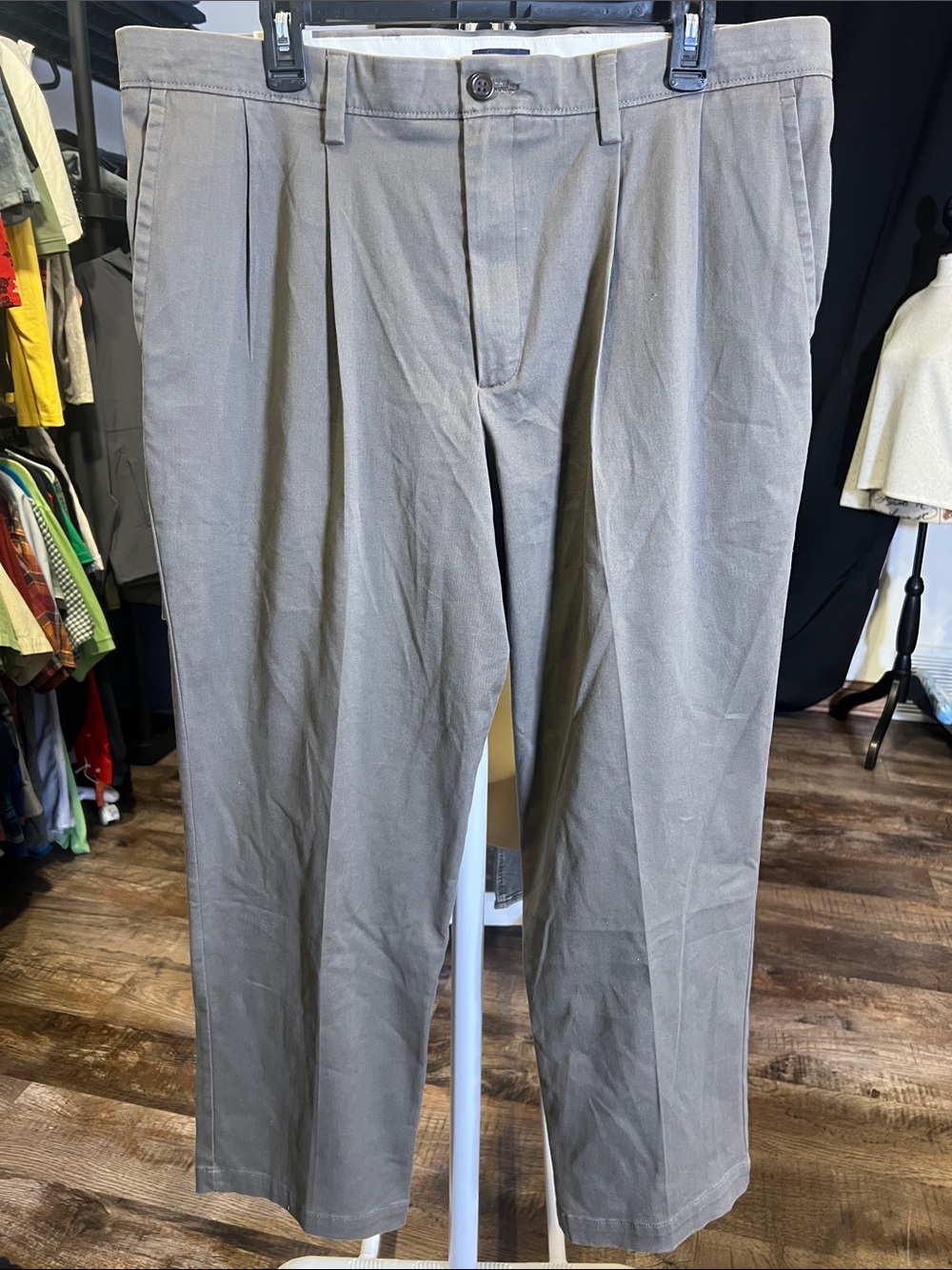 Dockers Men's Pleated Dress Pants in Taupe Gray